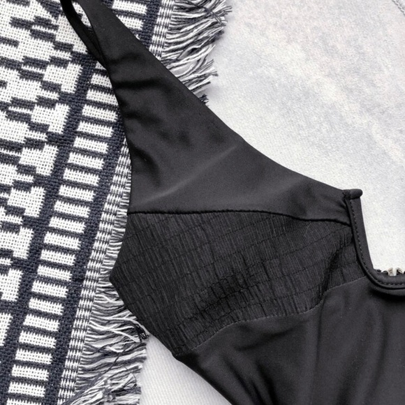 WOMENS U wired one piece swim suit with ruching - Picture 4 of 9